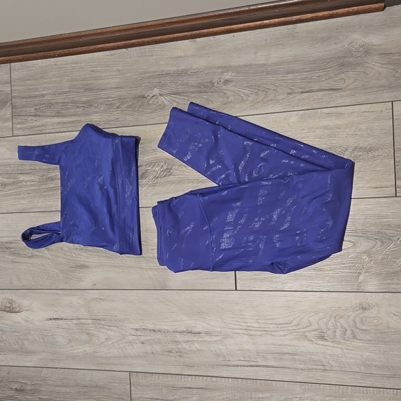 Calia set periwinkle with shimmer tiger stripes. Both size medium - Picture 1 of 3